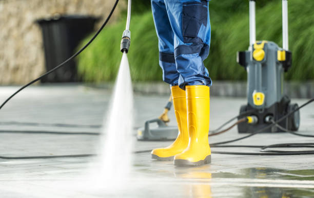 Best Deck Cleaning Services  in Hurstbourne Acres, KY